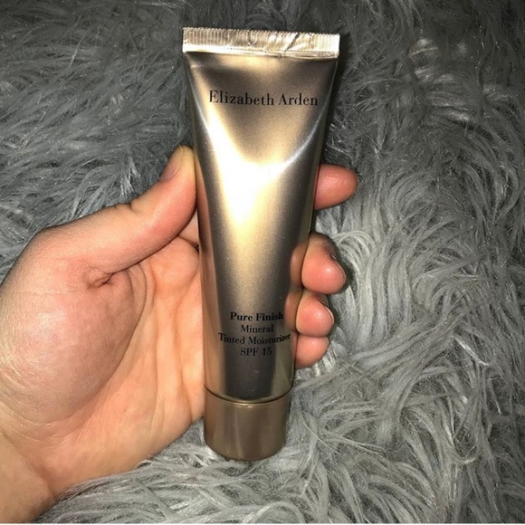 Elizabeth Arden Tinted Moisturizer - Picture 1 of 3